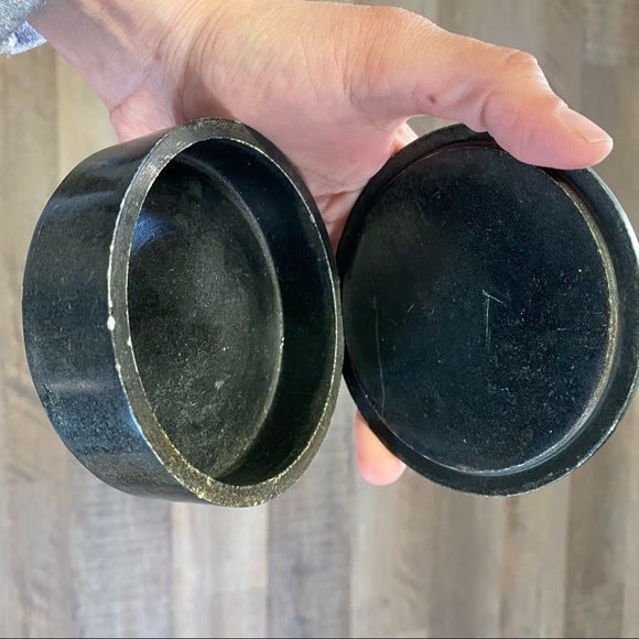 Hand-Carved Black Marbled Floral Box - Picture 6 of 7